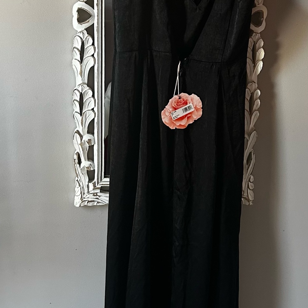 Size medium Show Me Your MuMu black bridesmaid dress. Unaltered and never worn.